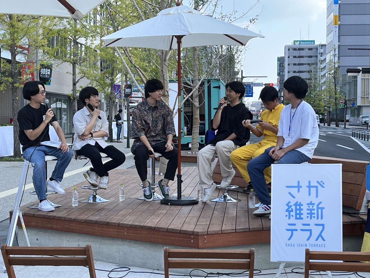 9/4（水）佐賀駅前にて開催された「さが若者まちづくりトークセッション」に当法人理事の梶原が登壇しました。